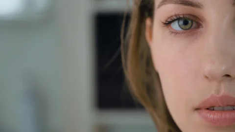 woman worried about physical imperfection - Studio Psiché