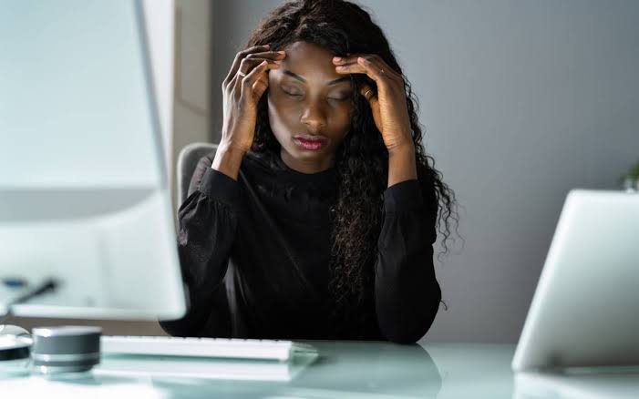 woman stressed by her job - Studio Psiché